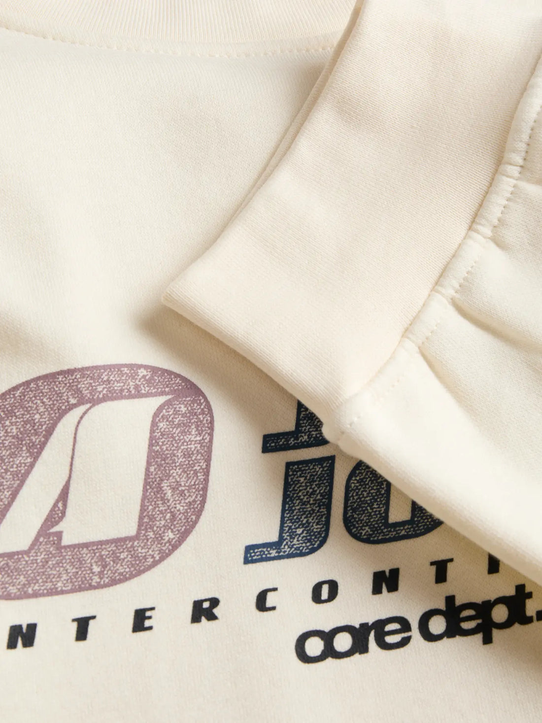 Sweatshirt.