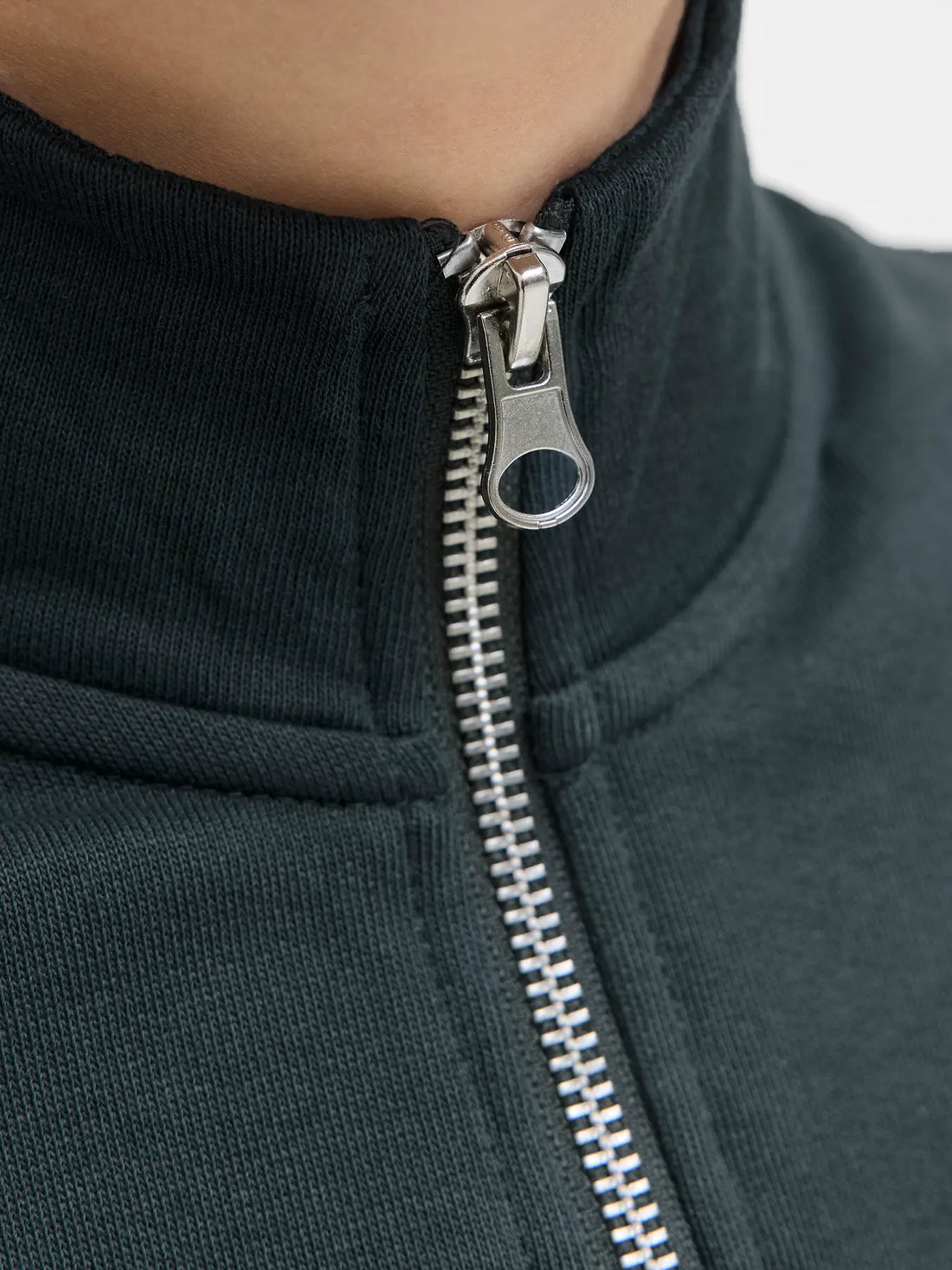Sweatshirt.